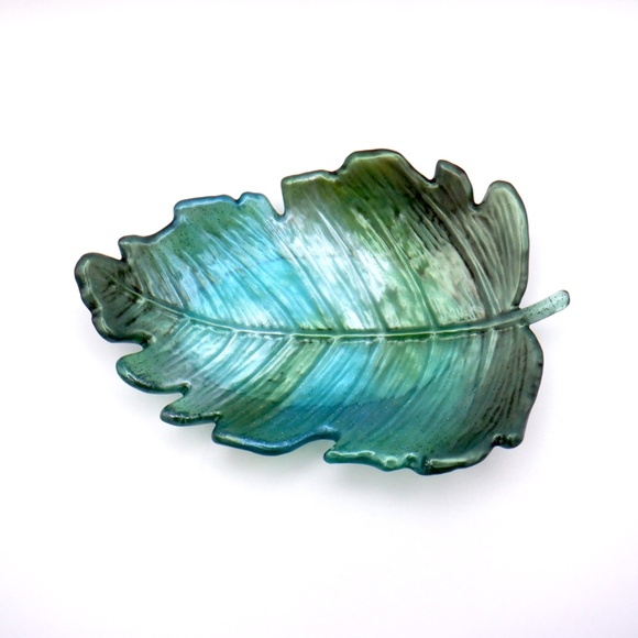 Handmade Resin Leaf Tray or Trinket Dish - Picture 4 of 7